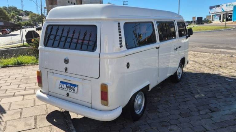 VOLKSWAGEN - KOMBI - 2004/2004 - Branca - R$ 40.000,00