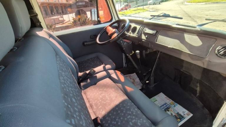 VOLKSWAGEN - KOMBI - 2004/2004 - Branca - R$ 40.000,00