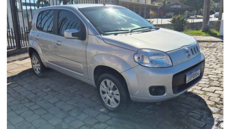 FIAT - UNO - 2011/2011 - Prata - R$ 28.000,00